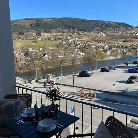 Luxury Balcony River View - Heart Of Apartmán *